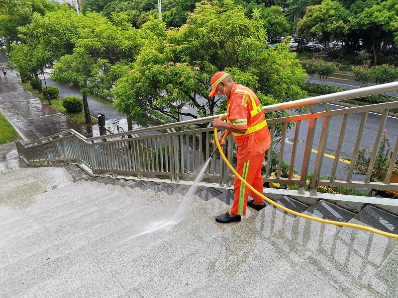 净化空气、保护环境—市政清运的环保价值与使命